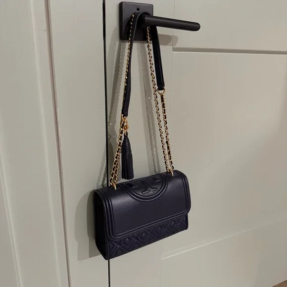 Tory Burch Fleming Quilted Shoulder Bag - Picture 3 of 12